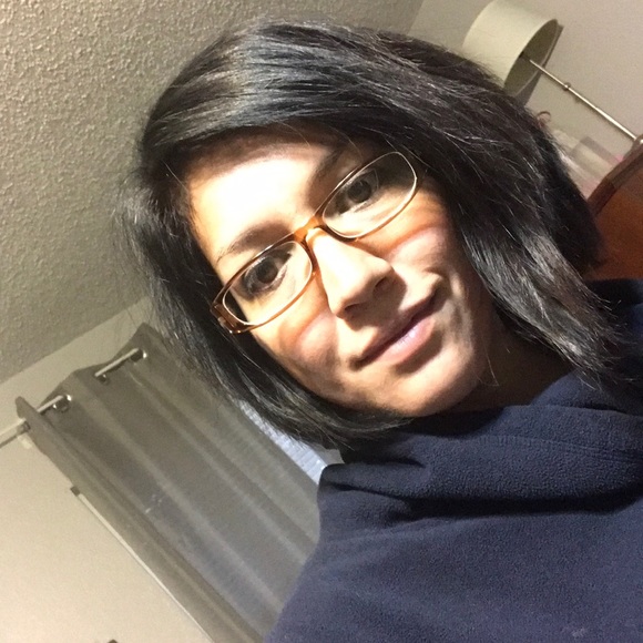 Meet your Posher, Jessica - Picture 1 of 1